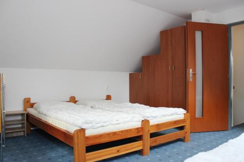 Postel nebo postele na pokoji v ubytování Chata Koutík