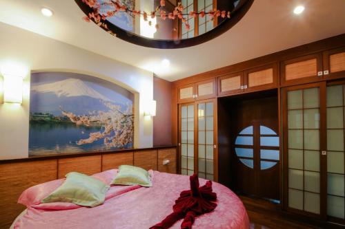 Tempat tidur dalam kamar di Lamduan Boutique Homestay