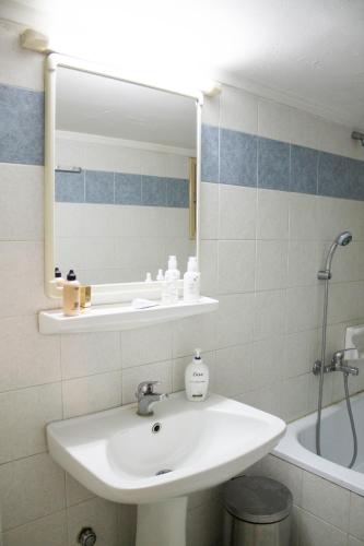 Aristotelous Square Apartment tesisinde bir banyo