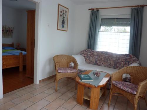 Gallery image of Fészek Apartmanház in Vonyarcvashegy