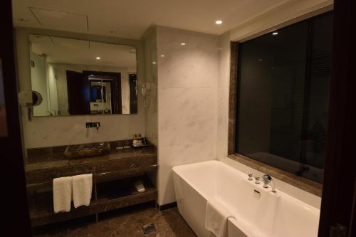Koupelna v ubytování Paradise Elite Hotel Al-Tahlia Jeddah