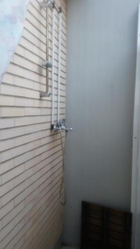 a bathroom with a shower in a brick wall at Habitacion Familiar en un Ático con gran terraza y,cocina ,en la playa in Burriana