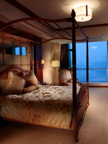 Una cama o camas en una habitación de KB Hotel Qingyuan