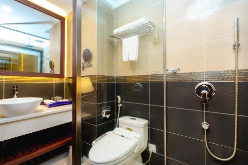a bathroom with a toilet and a sink and a shower at Becamex Hotel New City in Thu Dau Mot