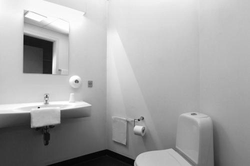 Koupelna v ubytování Hotel Garni