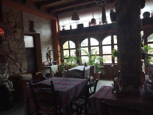 Restaurace v ubytování Mystery Garden Guest House