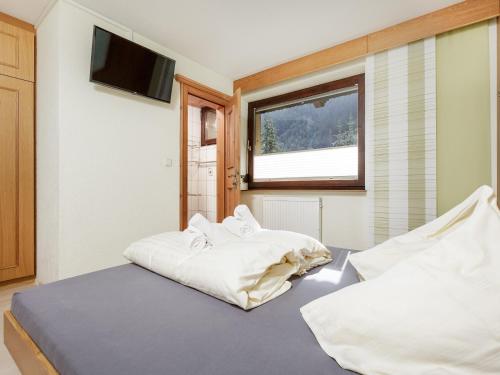 a bedroom with two beds and a window at Apart Gentiana in Sölden