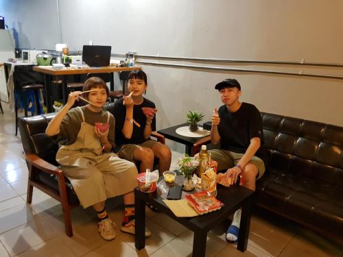 a group of three people sitting on a couch at MILU Backpacker Hostel in Puli