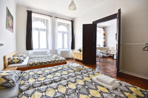 Postel nebo postele na pokoji v ubytování Spacious cozy apartments in centre