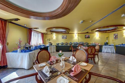 Restaurant o iba pang lugar na makakainan sa Sharjah Royal Tulip Hotel Apartments توليب رويال الشارقة