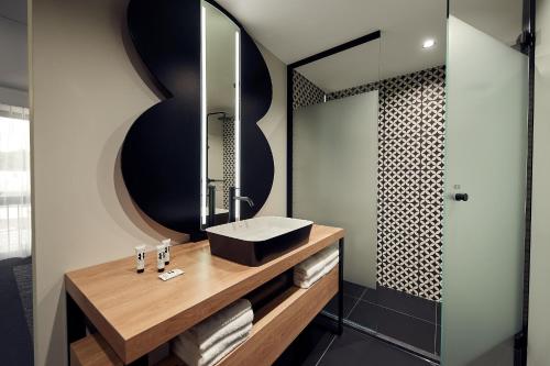 a bathroom with a sink and a mirror at Gr8 Hotel Sevenum in Sevenum