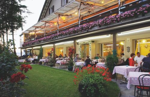 
Ein Restaurant oder anderes Speiselokal in der Unterkunft Hotel - Restaurant Eierhals am Ägerisee 
