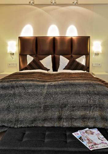 a bedroom with a large bed with a brown headboard at Design Apartment nähe Düsseldorf in Krefeld