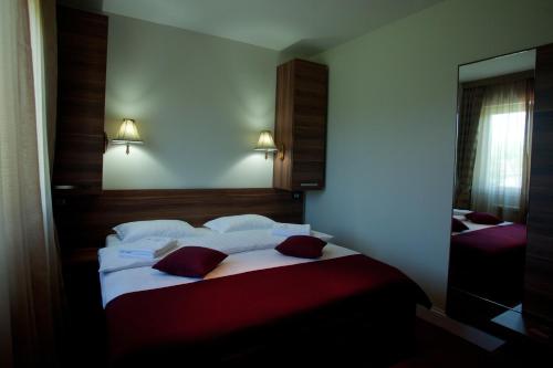 
Кровать или кровати в номере Hotel Luka's
