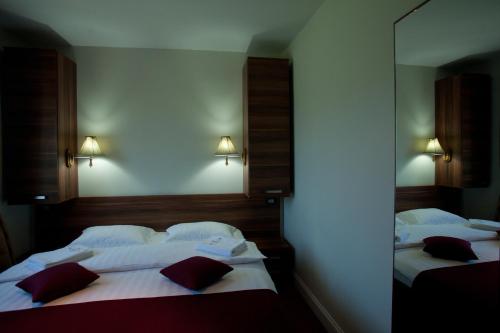 Postel nebo postele na pokoji v ubytování Hotel Luka's