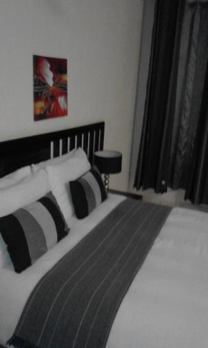 Postel nebo postele na pokoji v ubytování Bushbuckridge Micanolia Guest House