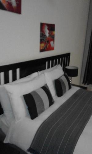 Postel nebo postele na pokoji v ubytování Bushbuckridge Micanolia Guest House