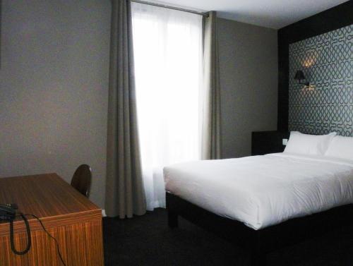 Ένα ή περισσότερα κρεβάτια σε δωμάτιο στο Hotel Les Terres Blanches