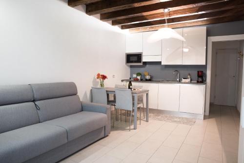 Kuchyň nebo kuchyňský kout v ubytování Venetian Mood private apartment