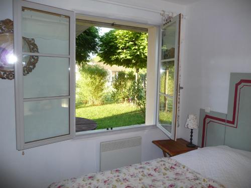 Postel nebo postele na pokoji v ubytování Splendide vue Pyrénées, Rez de jardin 2 chambres