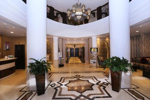 Vstupní hala nebo recepce v ubytování Al Hamra Hotel