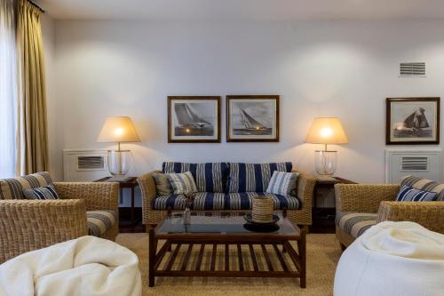 a living room with couches and a table at Pousada de Sagres in Sagres