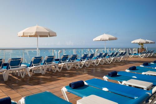 a row of chairs and umbrellas on a cruise ship at htop Pineda Palace 4Sup - Adults Recommended #htopBliss in Pineda de Mar