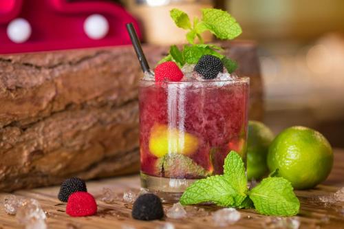a drink with berries and mint on a table at htop Pineda Palace 4Sup - Adults Recommended #htopBliss in Pineda de Mar