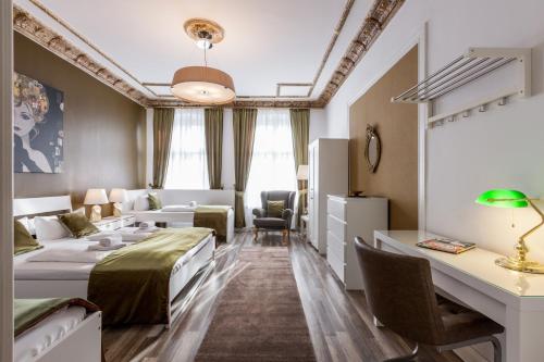 Кровать или кровати в номере Dilo Apartments Berlin - Akazien Residenz Apartments - große Ferienwohnungen für Gruppen