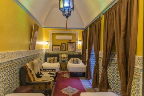 Postel nebo postele na pokoji v ubytování Riad Sidi Omar