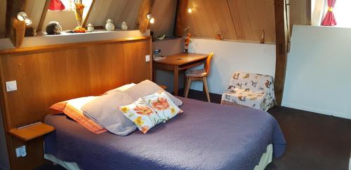 En eller flere senge i et værelse på Au Bosquet Fleuri