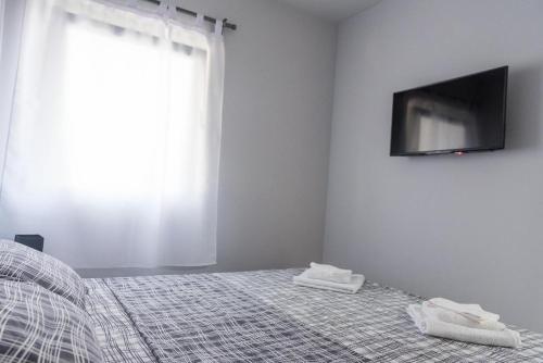 Una cama o camas en una habitación de " Tiamat " apartmani