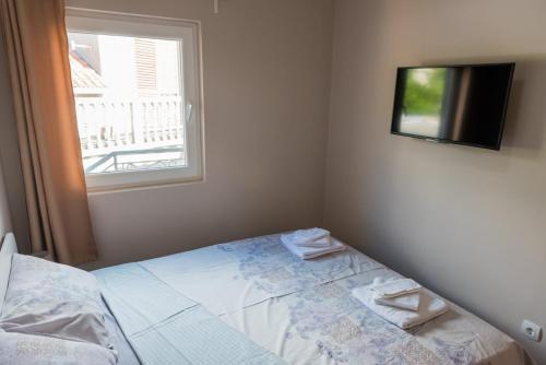 Una cama o camas en una habitación de " Tiamat " apartmani