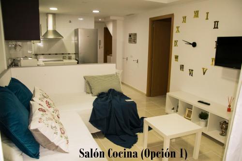a living room with a couch and a kitchen at Apartamento Botavara in Málaga