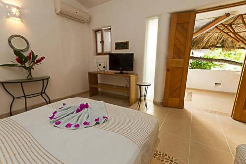 Μια τηλεόραση ή/και κέντρο ψυχαγωγίας στο Villas Naomi
