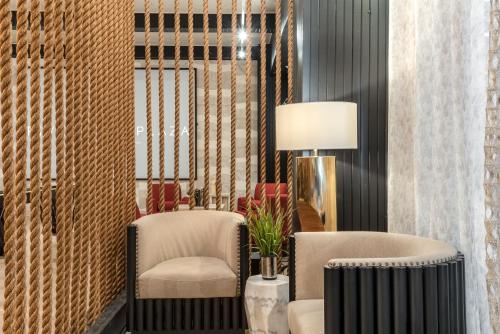 a living room with two chairs and a lamp at Riverwalk Plaza Hotel in San Antonio