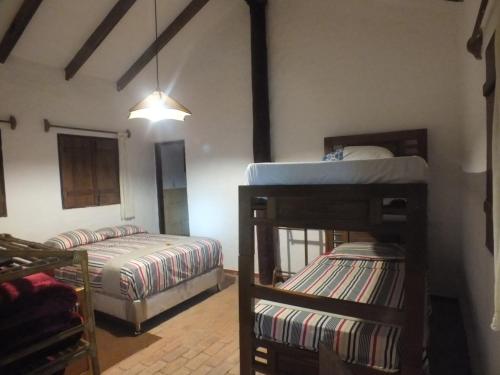 - une chambre avec 2 lits superposés dans l'établissement Chochis Cabañas, à Chochis