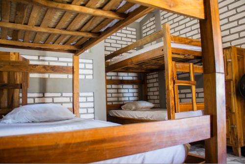 Ein Bett oder Betten in einem Zimmer der Unterkunft The Barrel Hostel