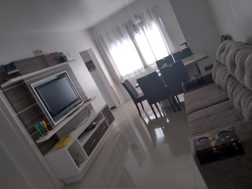 an overhead view of a living room with a television at APARTAMENTO ACQUA DI FIRENZE CAPAO in Capão da Canoa