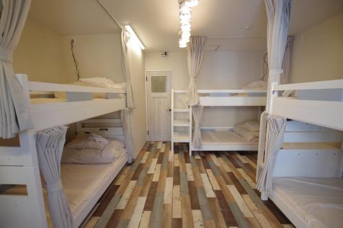 Ein Bett oder Betten in einem Zimmer der Unterkunft Cinnamon Guesthouse Dogo