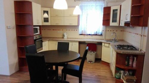 Kuchyňa alebo kuchynka v ubytovaní Forest Apartmann