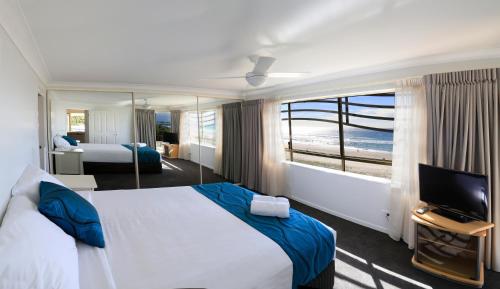 Gallery image of Golden Riviera Absolute Beachfront Resort in Gold Coast