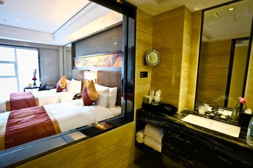 Ένα ή περισσότερα κρεβάτια σε δωμάτιο στο Celebrity Upper Class Hotel