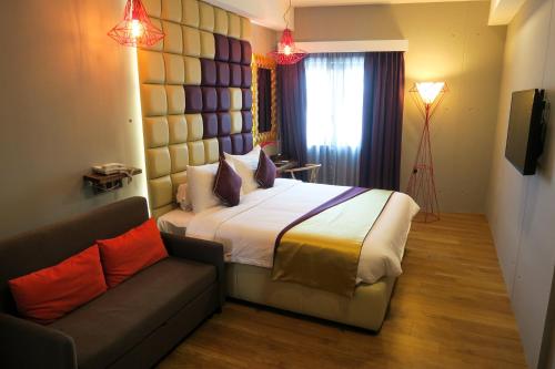 Tempat tidur dalam kamar di Le Dream Boutique Hotel