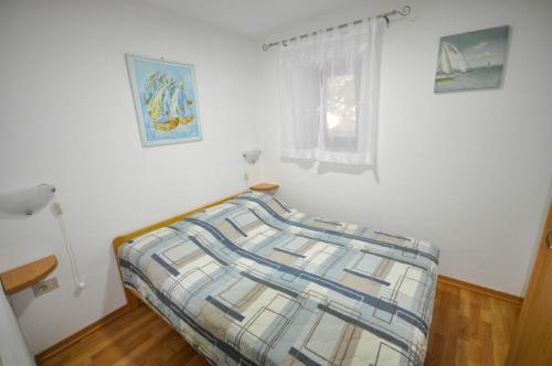 Un pat sau paturi într-o cameră la Miro Apartment