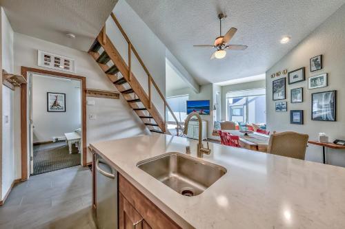 Gambar di galeri bagi 3302 Sun Meadows di Kirkwood