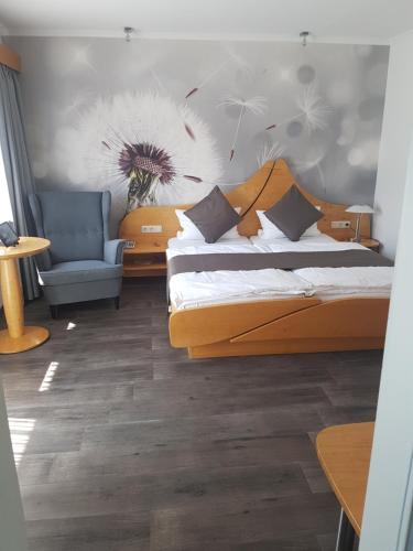 Postel nebo postele na pokoji v ubytování Waldhotel Kurfürst