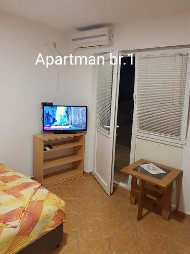 Apartmani Nikmil Bar- Šusanjにあるテレビまたはエンターテインメントセンター