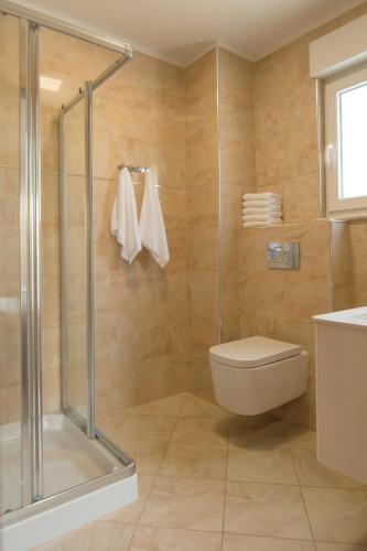 Deluxe Apartment with private Pool - 100m from the sea