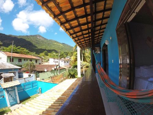 una vista dal balcone di una casa di Azul del Mar a Abraão